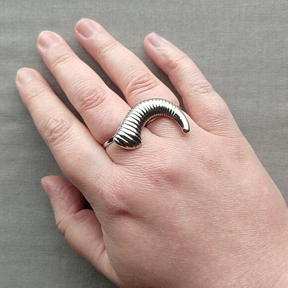 Ring Worm, Adjustable Double Finger Ring; Worm or Ram Horn OSFA both bands - Picture 11 of 11